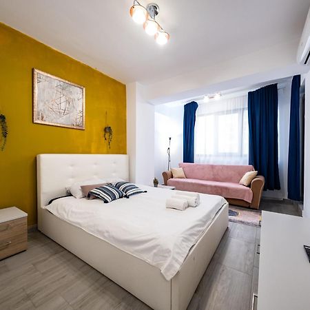 The Golden Studio - With Free Gym Bukarest Kültér fotó