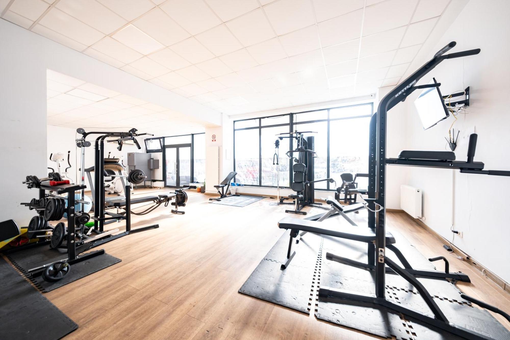 The Golden Studio - With Free Gym Bukarest Kültér fotó